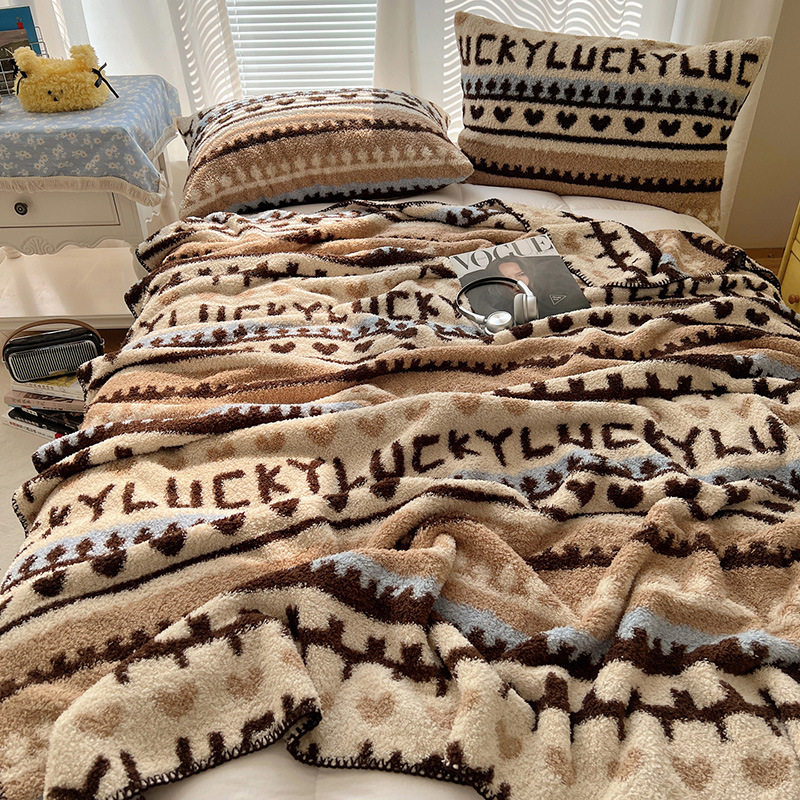 New Class a European and American Retro Style Blanket Autumn and Winter Thickeneded Warm Half-Velvet Shawl Office Sofa Blanket