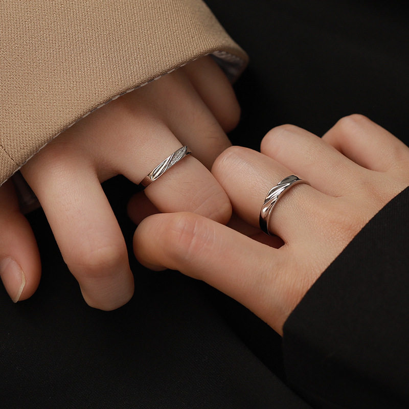 共度爱河情侣戒指男女ins小众设计感轻奢百搭锆石对戒情人节礼物