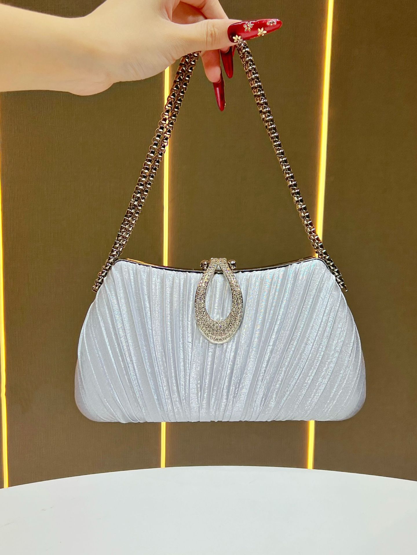 O1CN01b4Qkqg2LHXqdAGyOq !!2216856689667 0 cib