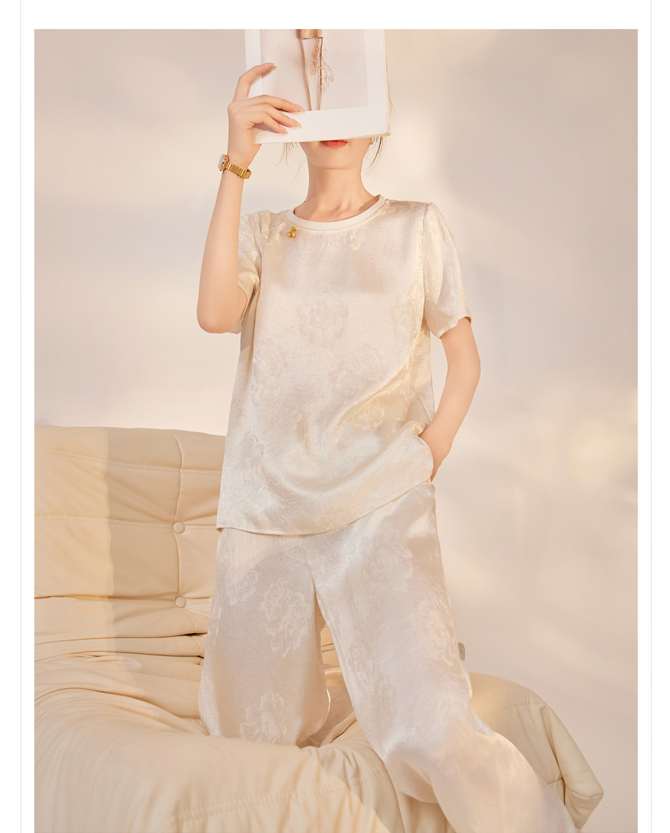 Áo sơ mi nữ cổ tròn tay ngắn dáng suông thêu hoa văn cây cỏ — Bột củ sen (giao hàng trong ngày), Jade White (Giao hàng ngay hôm nay), Jade White (Giao hàng trong 7 ngày), Vàng đen (Giao hàng ngay hôm nay)