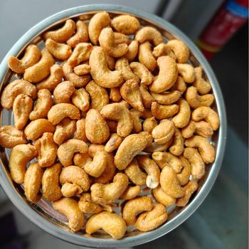 2025 Charcoal-Roasted Huaiyan Salted Cashew Nuts in Bulk 20Kg/Box Snack Charcoal-Roasted Cashew Nuts Gift Box Ingredients