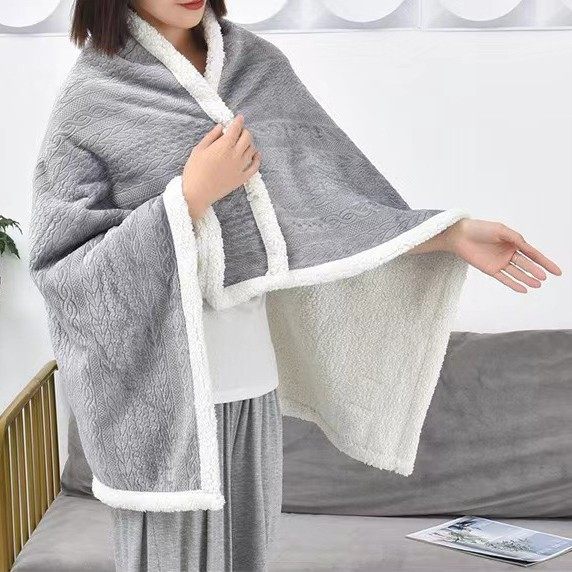Casual Flannel Composite Lamb Velvet Shawl Blanket Office Lunch Break Blanket Thickeneded Warm Blanket Towel Quilt