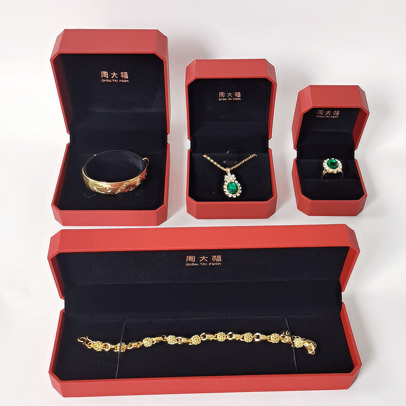 [Authentic Chow Tai Fook] Wedding Jewelry Box Velvet Lined Anti-Scratch Portable Wedding Gift Jewelry Box for Girlfriend