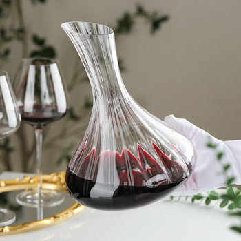 Restaurant Striped Crystal Red Wine Decanter with Slanted Mouth for Quick Decanting Wine Decanter for Home Use and Commercial Use