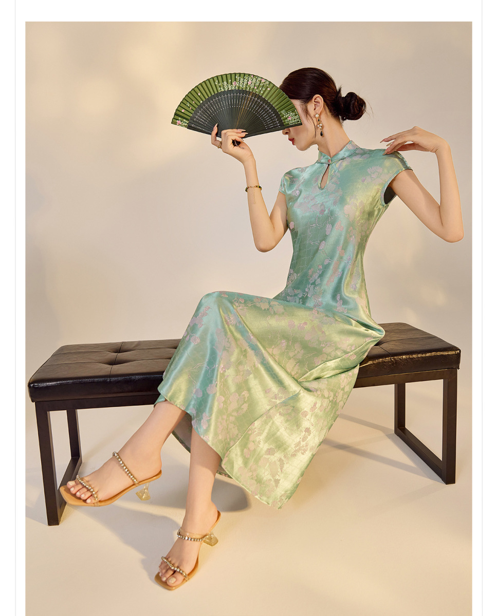 Đầm dài cổ đứng thêu hoa tay không dáng ôm — Màu vàng, Xanh bạc hà
