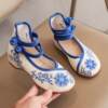Children's Embroidered Shoes Girls' Hanfu Shoes 2023 New Chinese Style Round Toe Girl's Performance Soft-soled Ancient Dress Dance Shoes