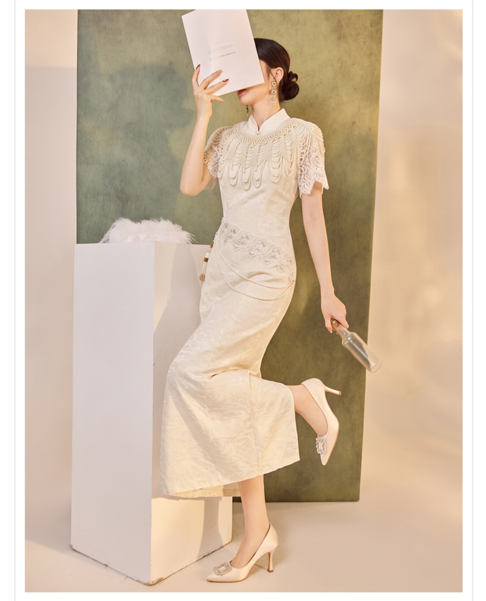 Bộ áo dài cách tân dáng ôm họa tiết hoa dệt jacquard kèm khăn choàng ngọc trai tháo rời — Vân kiều, Váy liền, Bộ
