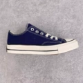 Navy blue low top (one size larger)