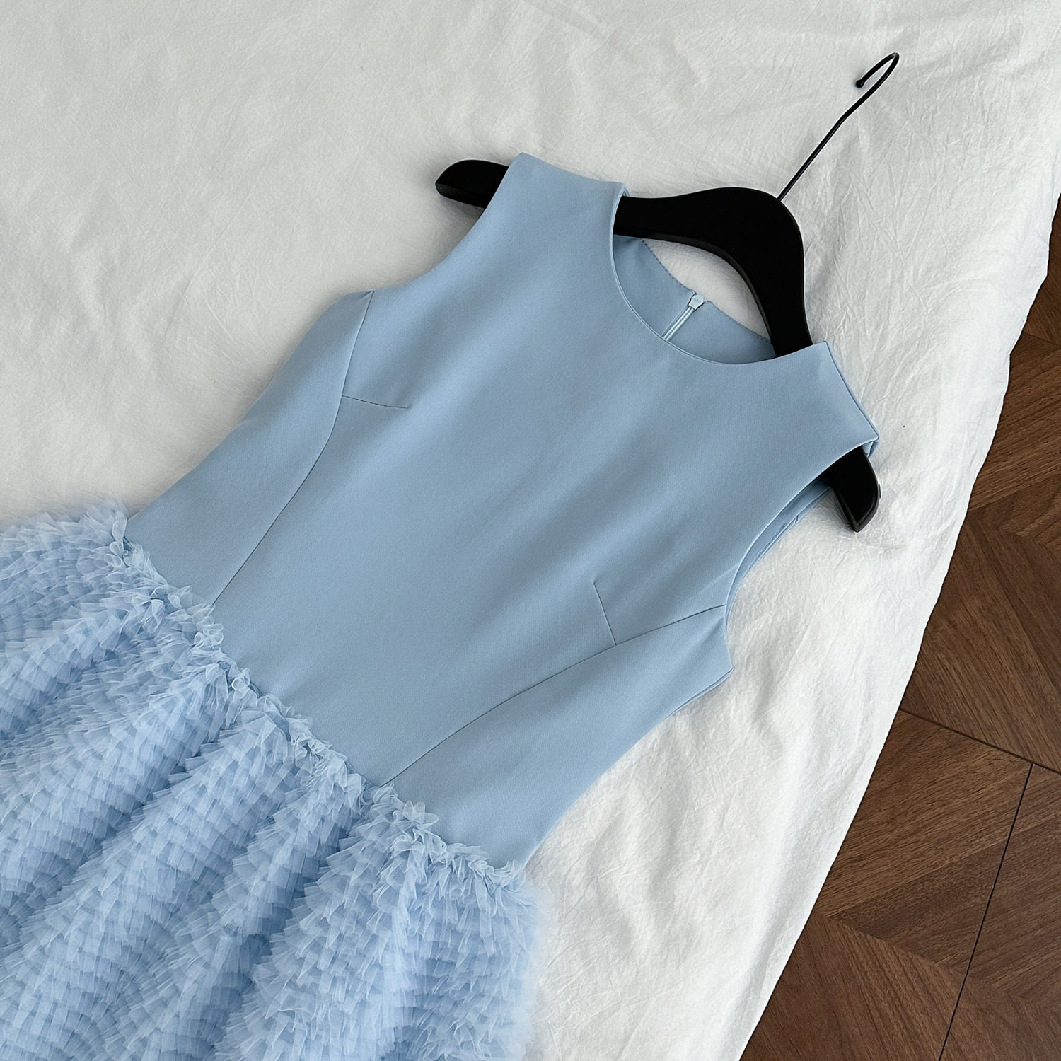 Váy mini chữ A cổ tròn không tay cạp cao chất liệu tulle — Xanh thiên thanh chi tiết 7