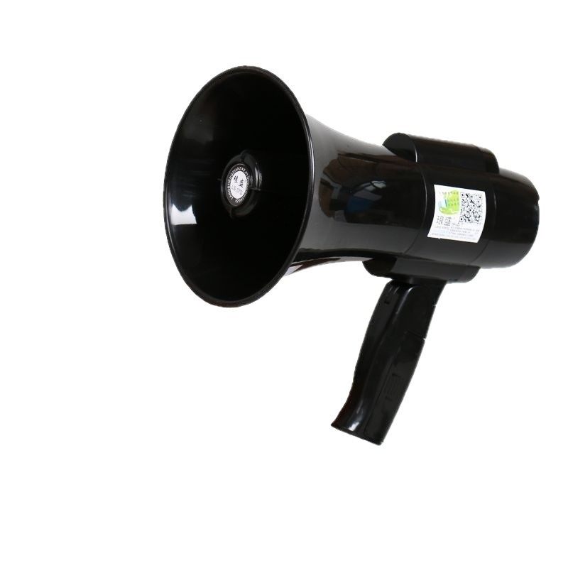 Street Vendors Use Loudspeakers to Sell Goods