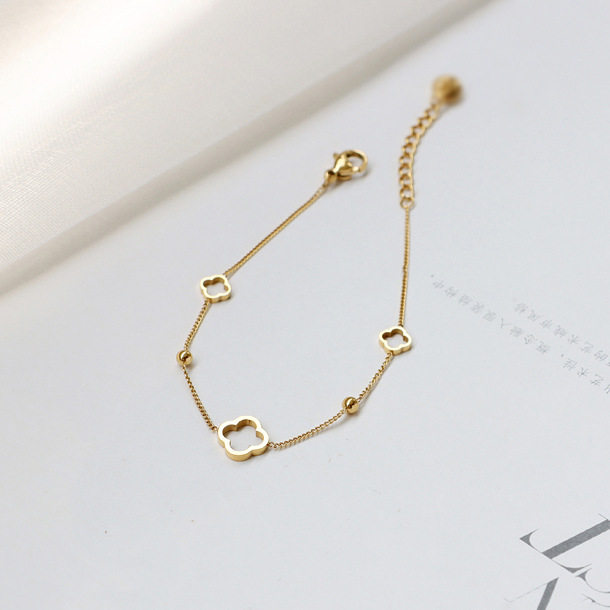 Light Luxury Simple Hollow Four-leaf Clover Titanium Steel Bracelet Girl Fashion Niche Design Exquisite New Arrival Bracelet Without Fading