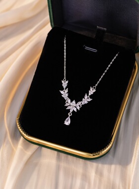 s925银镀白金橄榄枝 V 型项链水滴锆石锁骨链轻奢通勤直播爆款货