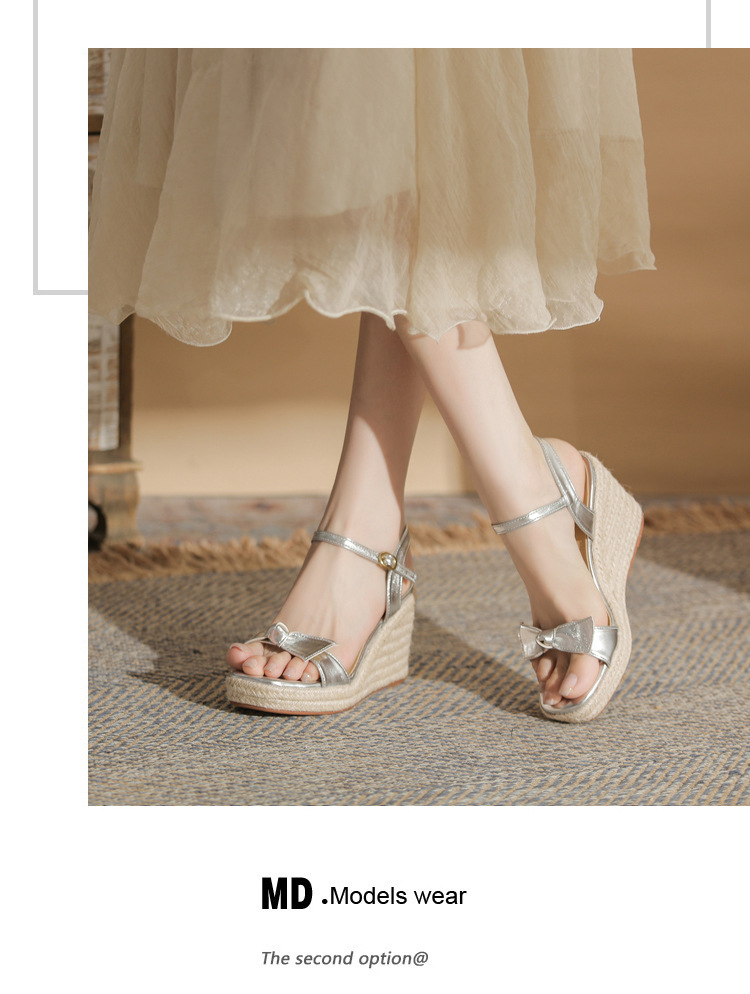 Sandal nữ quai một chữ gót xuồng đế cao 9cm nơ đính phối hợp đi biển — Màu bạc, màu vàng kim