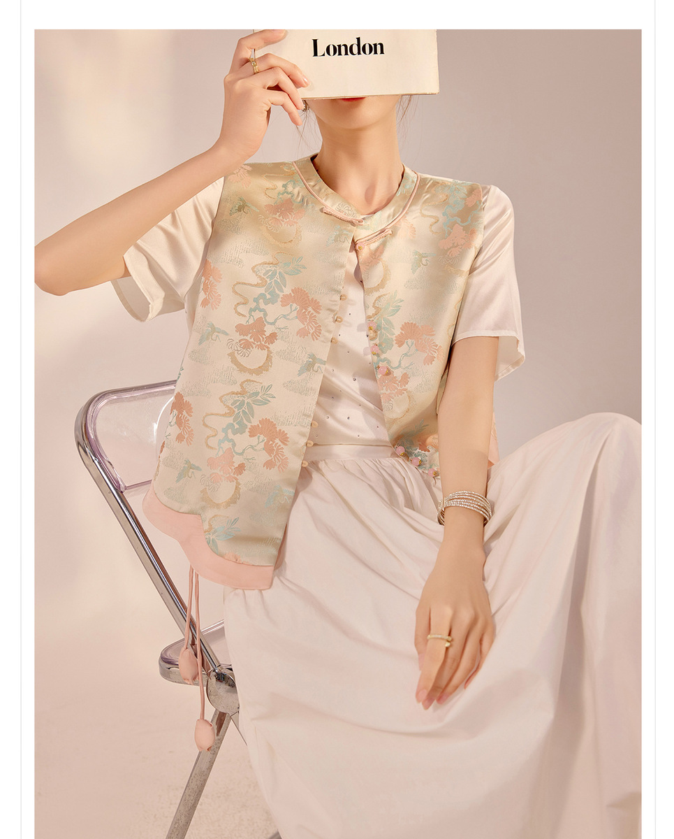 Áo gile nữ dáng vest họa tiết hoa, cổ tròn cài móc, phối tua rua thanh lịch — Hoa anh đào