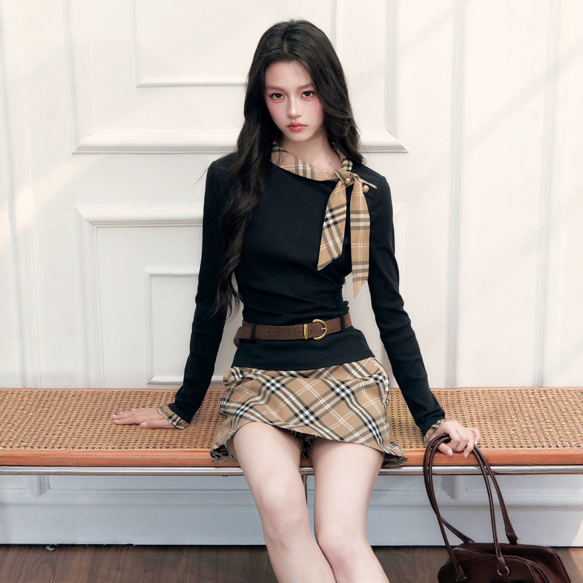 fragileheart Fragile Store · เสื้อเชิ้ตลายริบบิ้นสไตล์วิทยาลัยย้อนยุคฝรั่งเศส ลายอักษรจีนโบราณ เสื้อยืดเข้ารูป