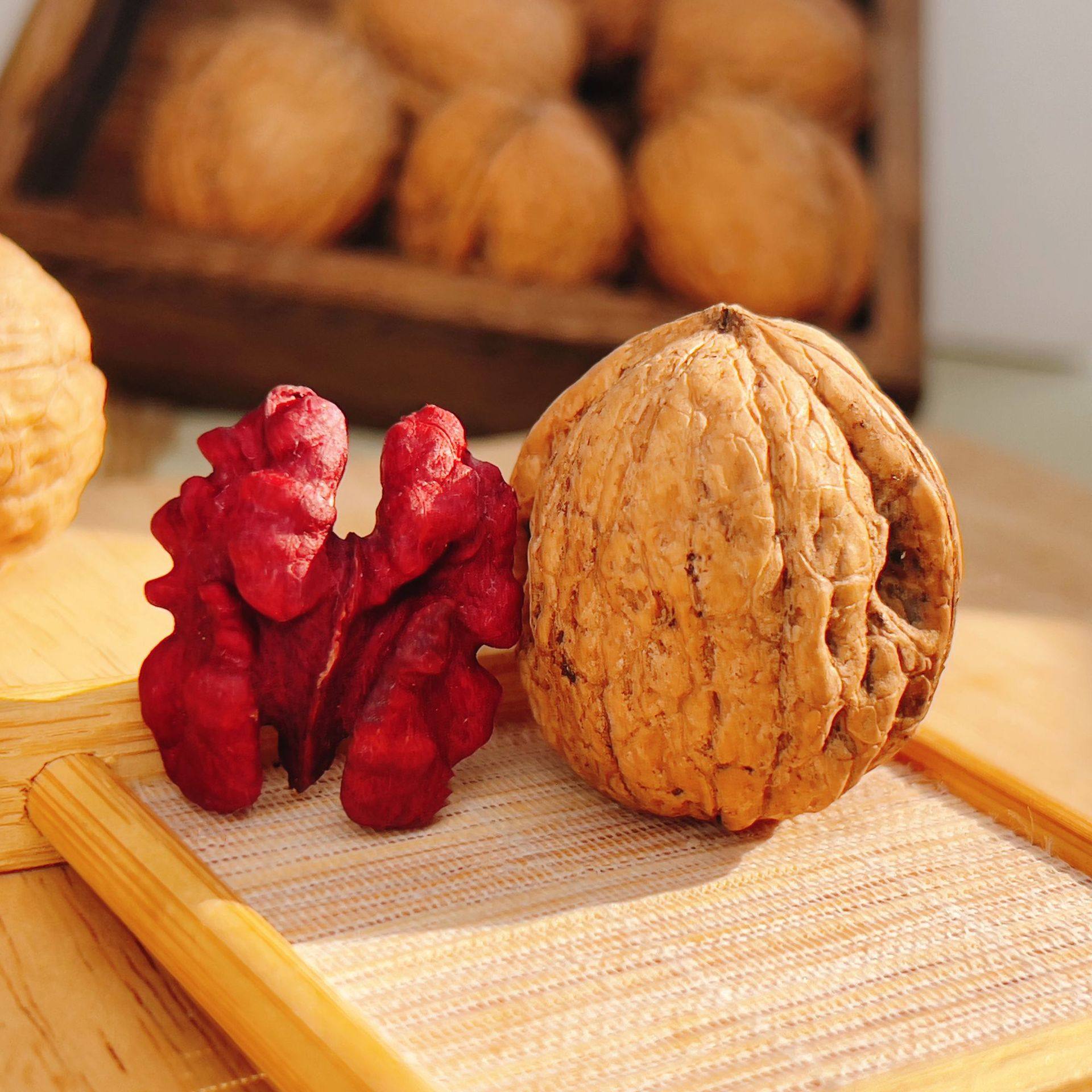 Red Walnuts, Thin-Skinned Large Kernels, Natural Anthocyanin Snacks, Thin-Skinned Walnuts, Yunnan Specialty Red-Skinned Walnuts