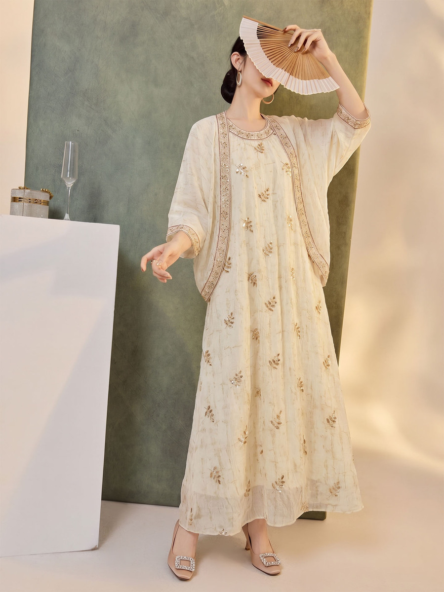 Set áo khoác cardigan thêu kèm đầm cổ yếm dài tay phối hoa — Áo khoác, Váy liền, Bộ