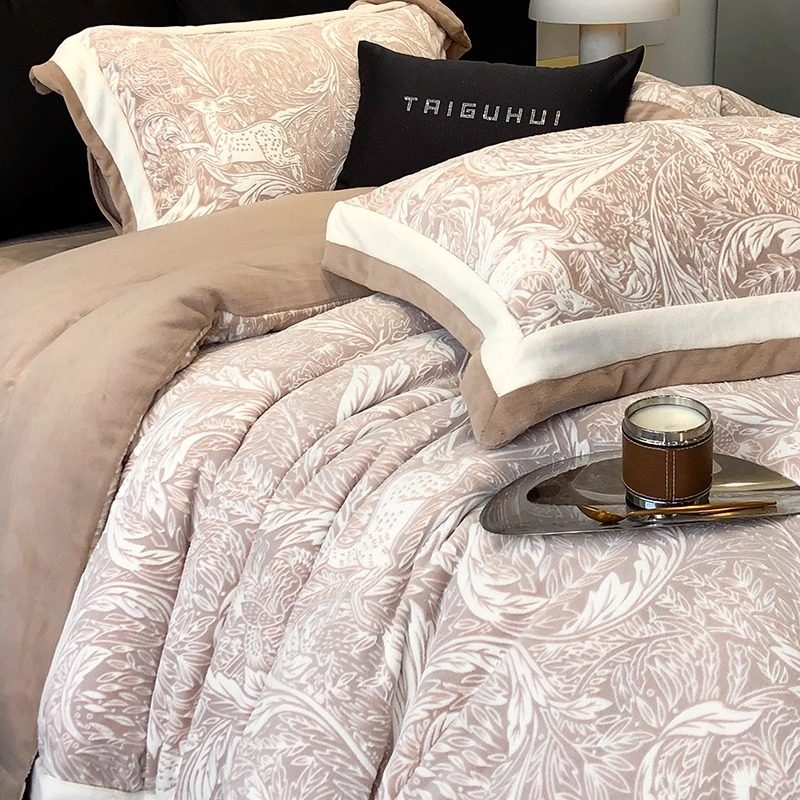 2 Classy American Thickeneded Milk Velvet Four-Piece Set with Carved Warm Coral Velvet Quilt Cover for Winter Double-Sided Velvet for Bed