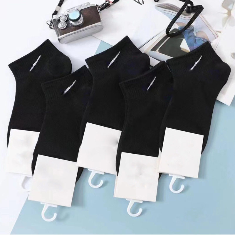 Classic black and white long and medium short cotton socks for men and women, hook socks, solid color men and women shark pants, versatile basketball sports socks