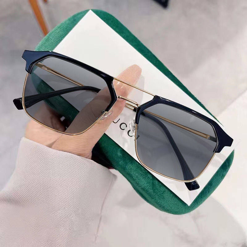 Photochromic Myopia Glasses Trendy Stylish Frame Ultra-Light Finished Prescription Anti-Blue Light Gray Tea Color Change