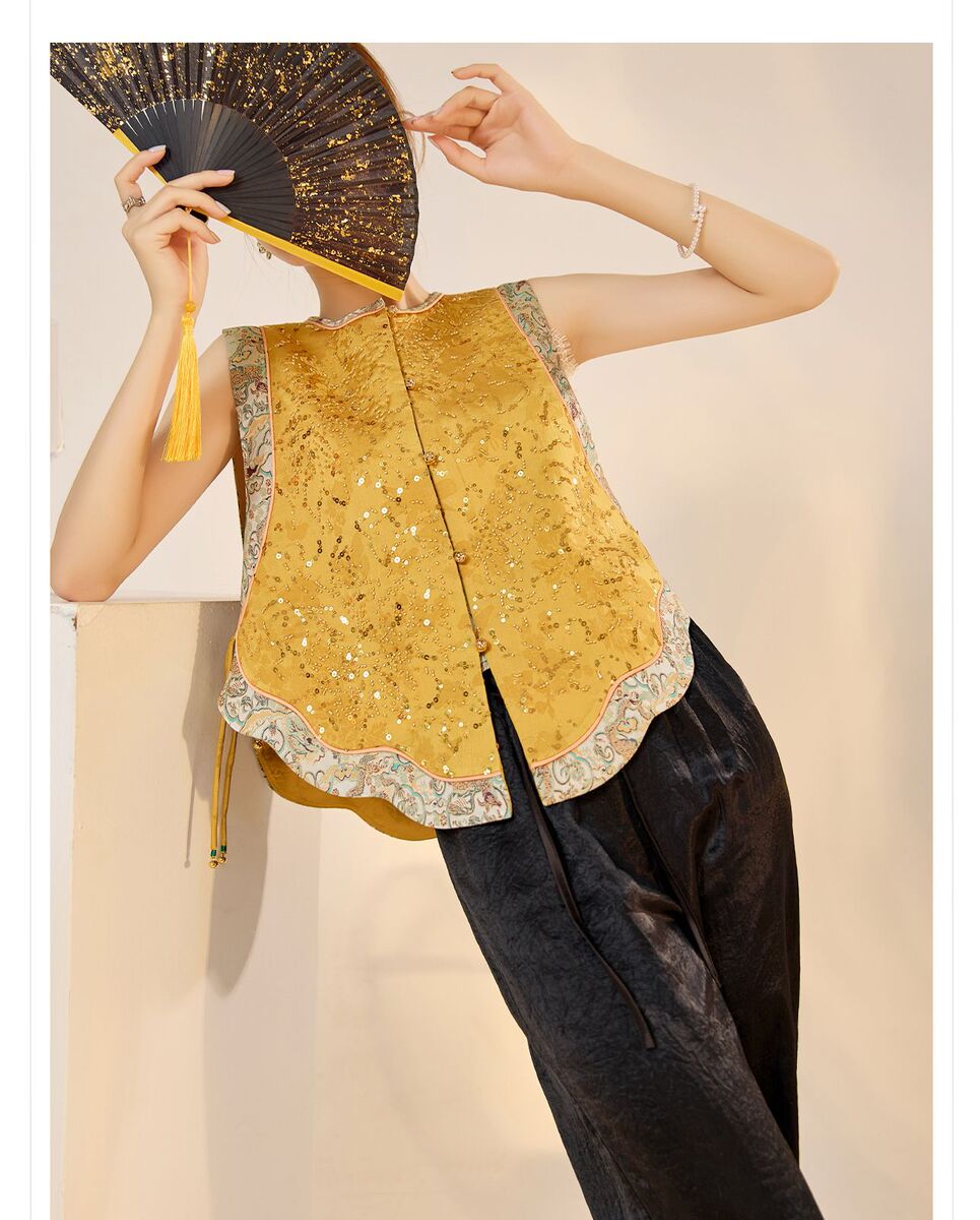 Áo vest nữ cổ tròn thêu nổi cúc bấm phong cách thanh lịch