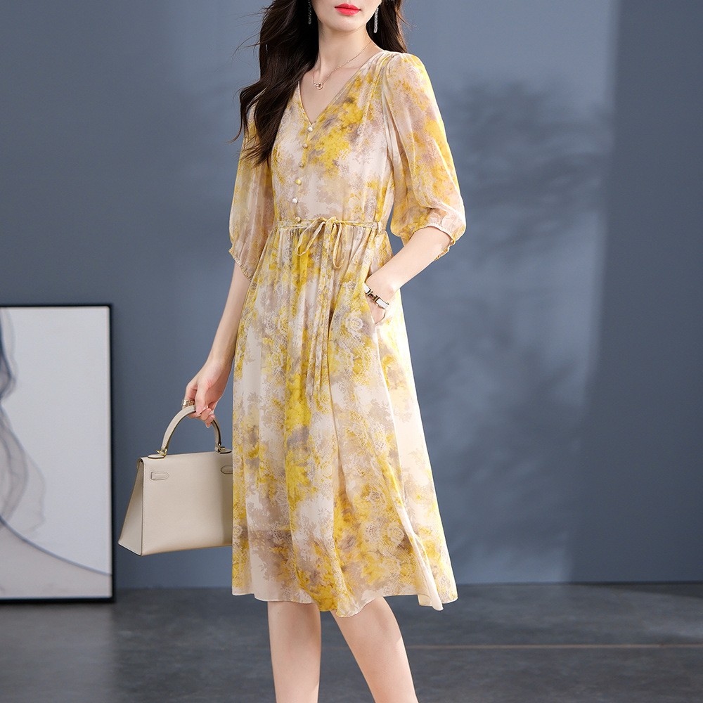 (Mới) Mã K6983 Giá 2850K: Váy Đầm Liền Thân Nữ Shtde Hàng Mùa Hè Phong Cách Âu Mỹ Họa Tiết Hoa Cổ Chữ V Thời Trang Nữ Chất Liệu Lụa Tơ Tằm G06 Sản Phẩm Mới, (Miễn Phí Vận Chuyển Toàn Quốc).