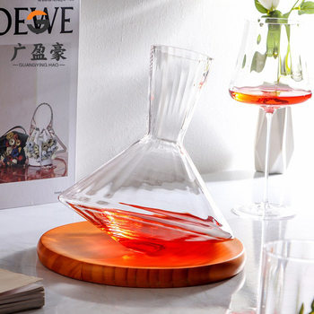 Scandinavian Red Wine Decanter Household Gyro Shake Wide Edge Tumbler with Wooden Tray Quick Decanter Wine Dispenser Shape