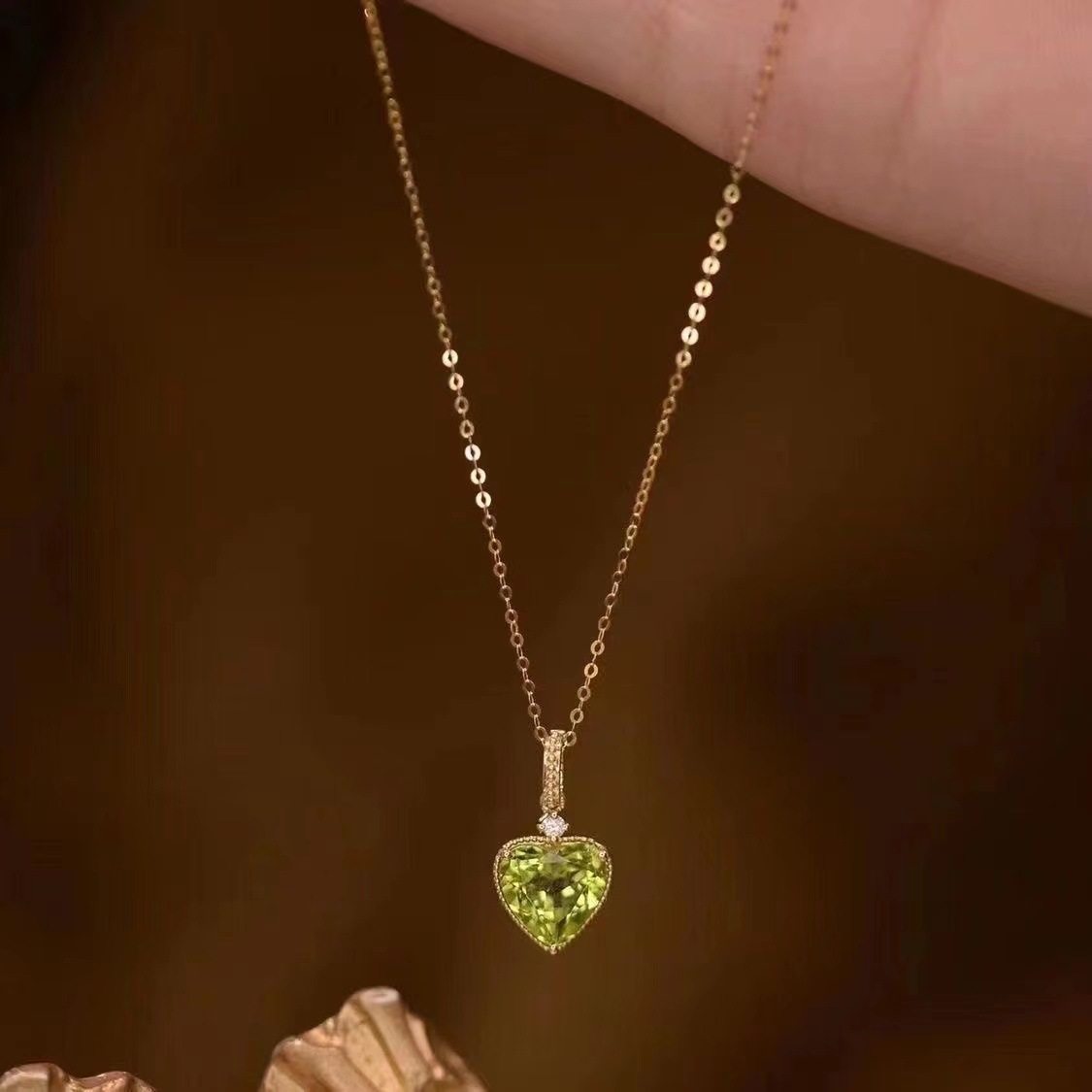 New Seiko Inlaid Olive Green Love Necklace Women's Mori Style New High-value Fashion Heart-shaped Pendant Necklace