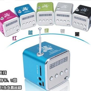 Portable Mini Bluetooth Speaker with Screen Radio Notebook Mp3 Player Speaker Card Red