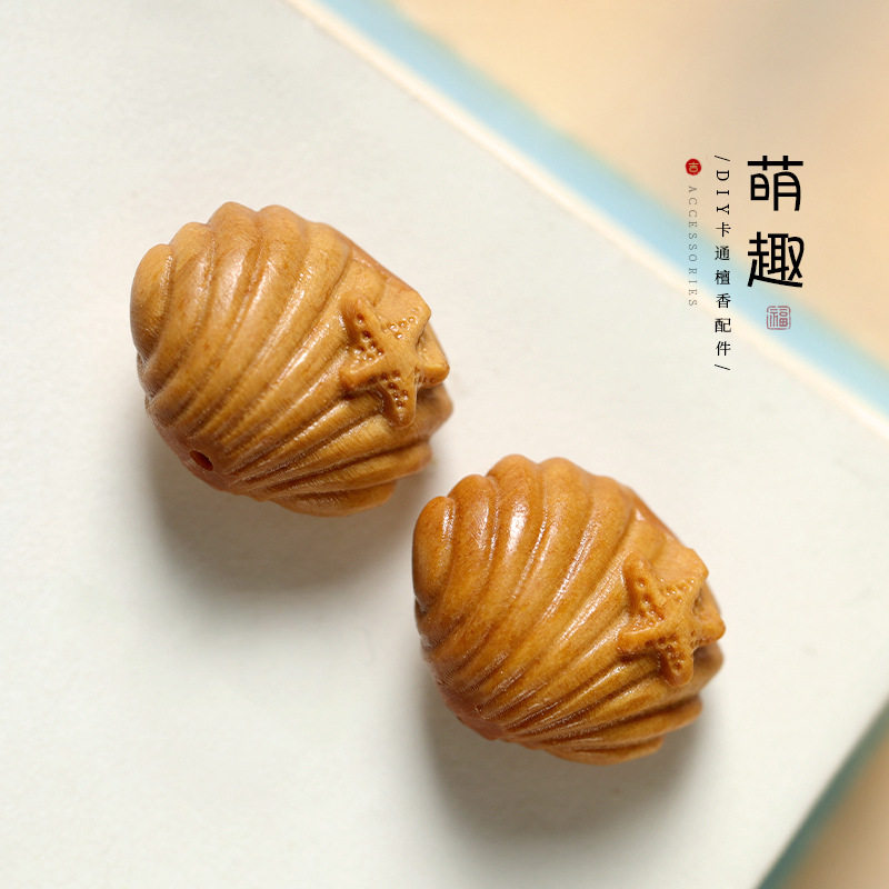 Sandalwood carving funny quack accessories Wen play wood craft cartoon creative small accessories DIY jewelry wholesale