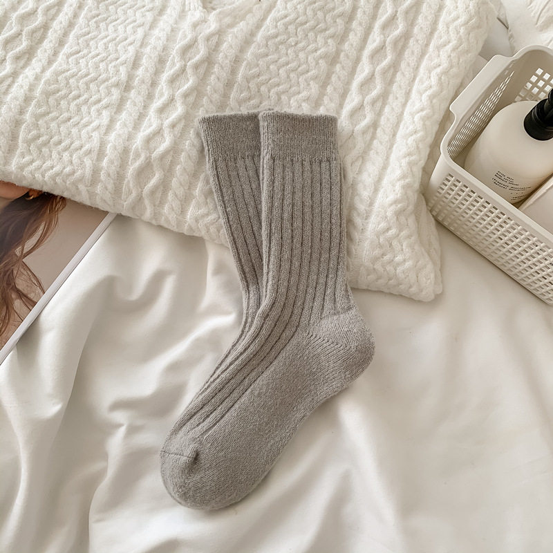 羊毛袜子女秋冬季中筒加绒加厚保暖日系纯色粗条冬天羊绒堆堆长袜