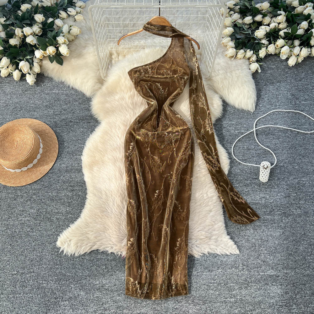 Elegant Off Shoulder Sleeveless Dress High End Gold Foil Print Waist Defining Flowing Design Perfect for Formal