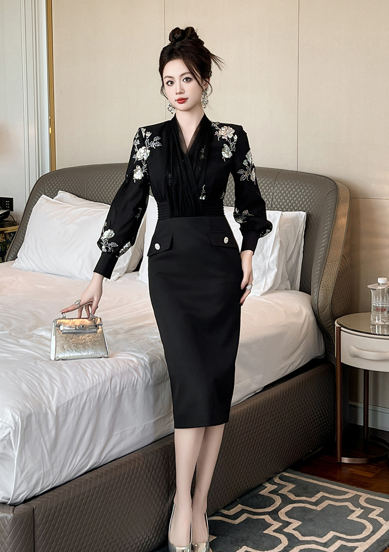 Đầm ôm body nữ dài tay cổ chữ V thêu sequin sang trọng — Màu đen