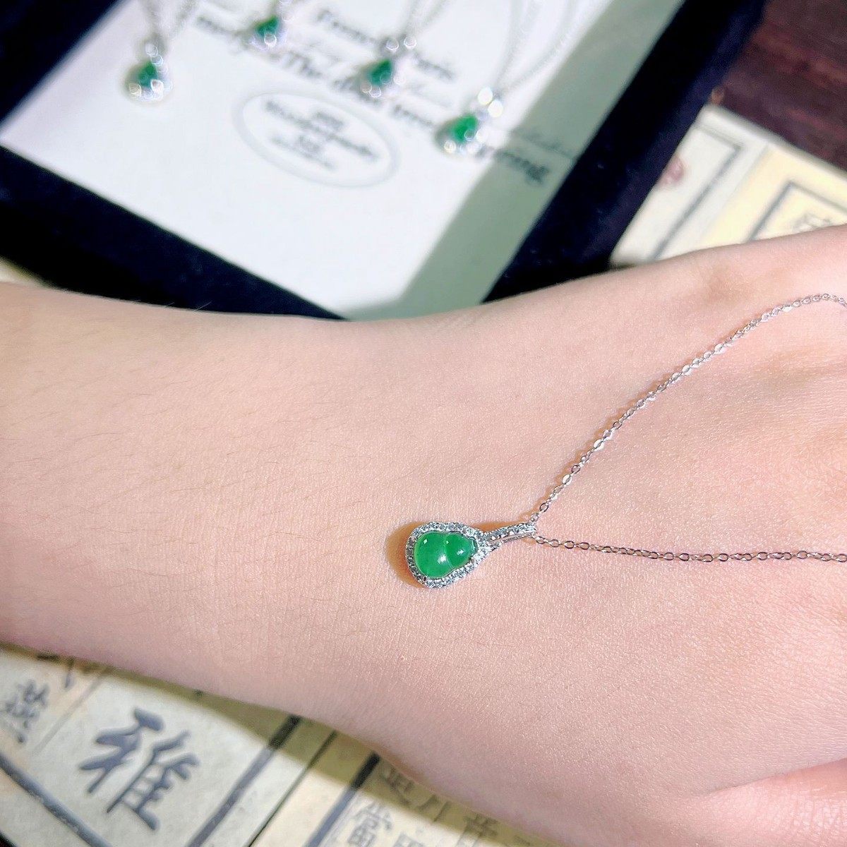 New Chinese Jade Gourd Necklace Women's Light Luxury Niche Pendant High-grade Clavicle Chain 2024 New Explosions Jewelry