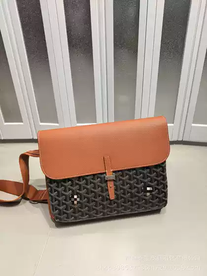 2025 New Genuine Leather Messenger Bag Women's Fashion Versatile Crossbody Bag Letter Printed Small Square Bag High-End Shoulder Bag