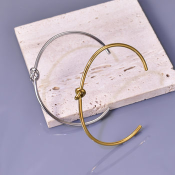 C50 European and American Ins Cold Style Knotted Open Stainless Steel Bracelet for Women, Sense of Design Stylish, Simple Design Bracelet