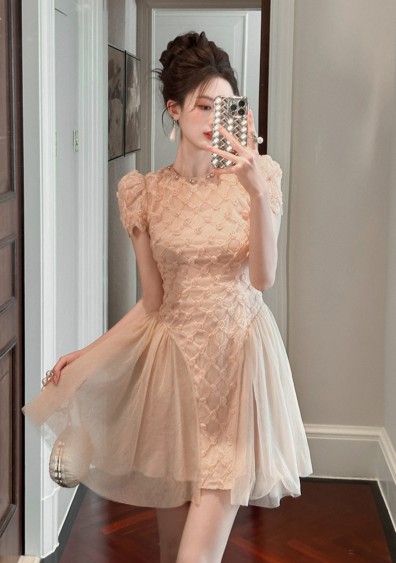 Đầm suông nữ cổ tròn tay bồng chất lưới xòe chữ A — [Hồng sâm banh] chi tiết 1