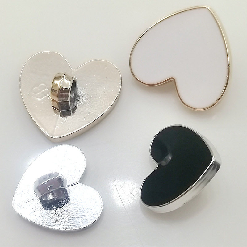 Factory wholesale point oil plastic button peach heart love Chanel style shirt sweater accessories coat suit button