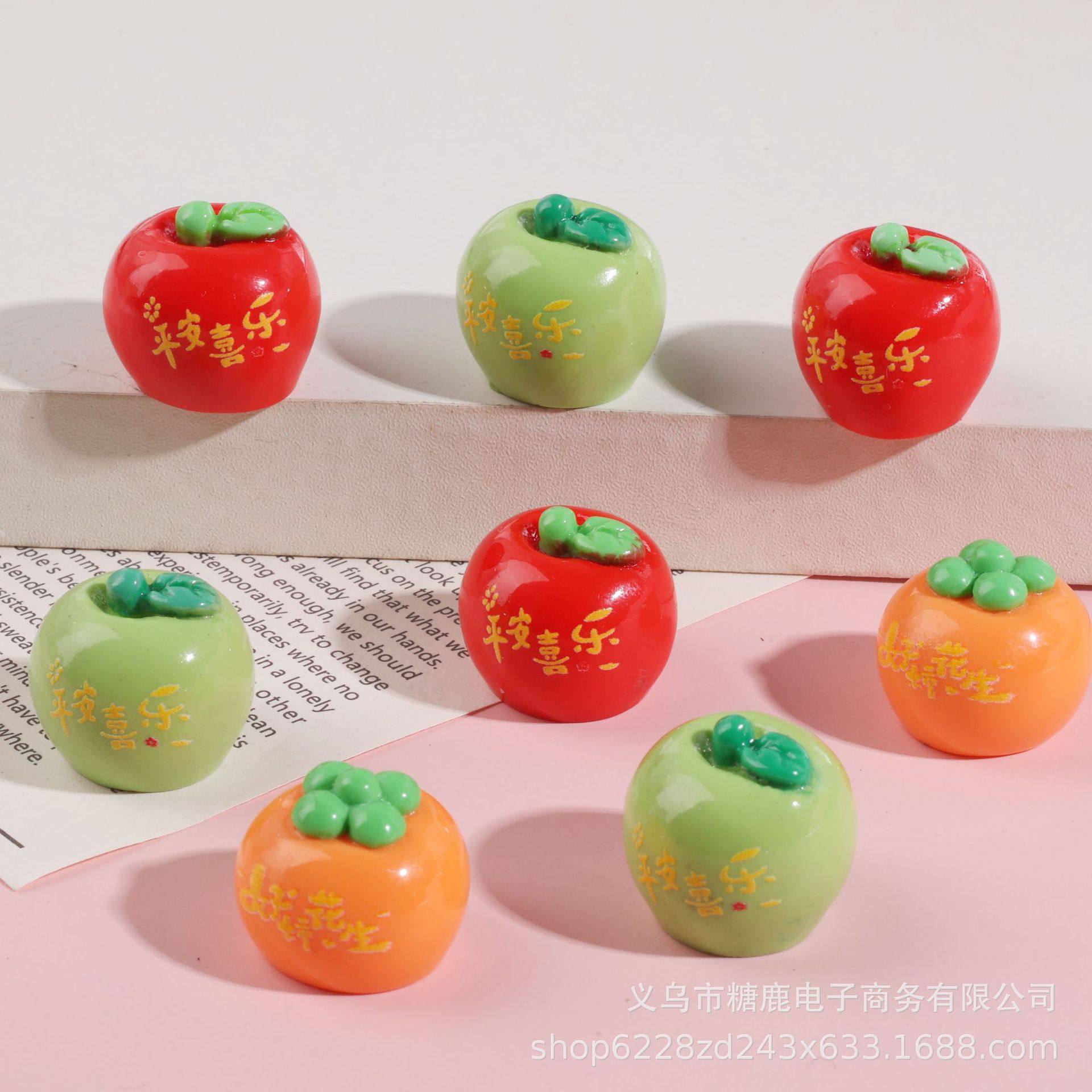 (Premium In-Stock Items) Glossy Three-Dimensional Apple and Persimmon Resin Accessories for Car Decoration, Phone Cases, Keychains, and Hanging Ornaments