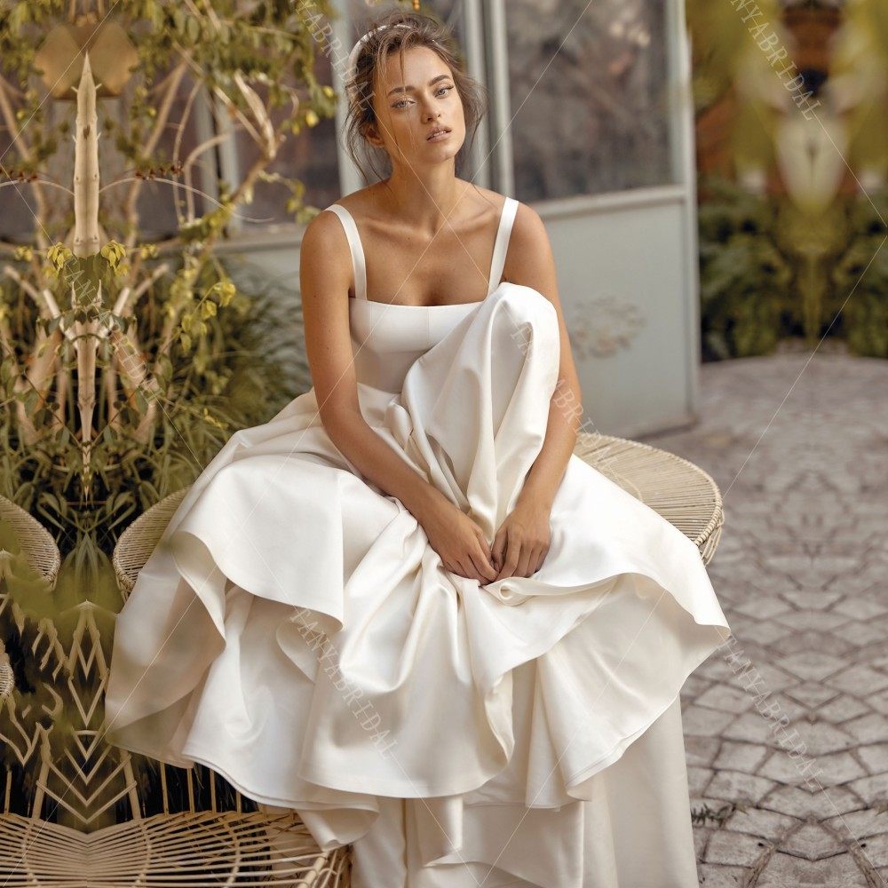 吊带缎面轻婚纱2026新款森系简约拖尾法式新娘草坪气质露背白纱裙,淘宝优惠券,粉丝福利购,淘宝优惠卷