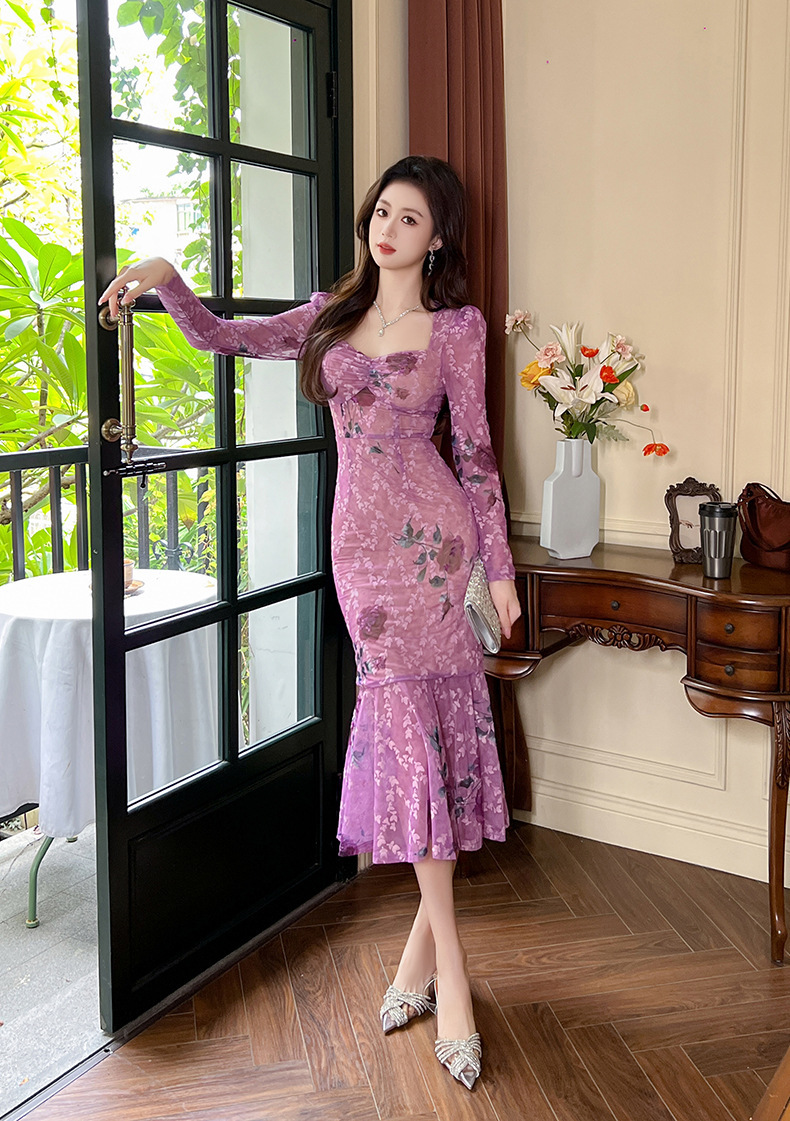 Đầm hoa nhí nữ cổ vuông dài tay dáng đuôi cá ôm body — Hoa hồng tím