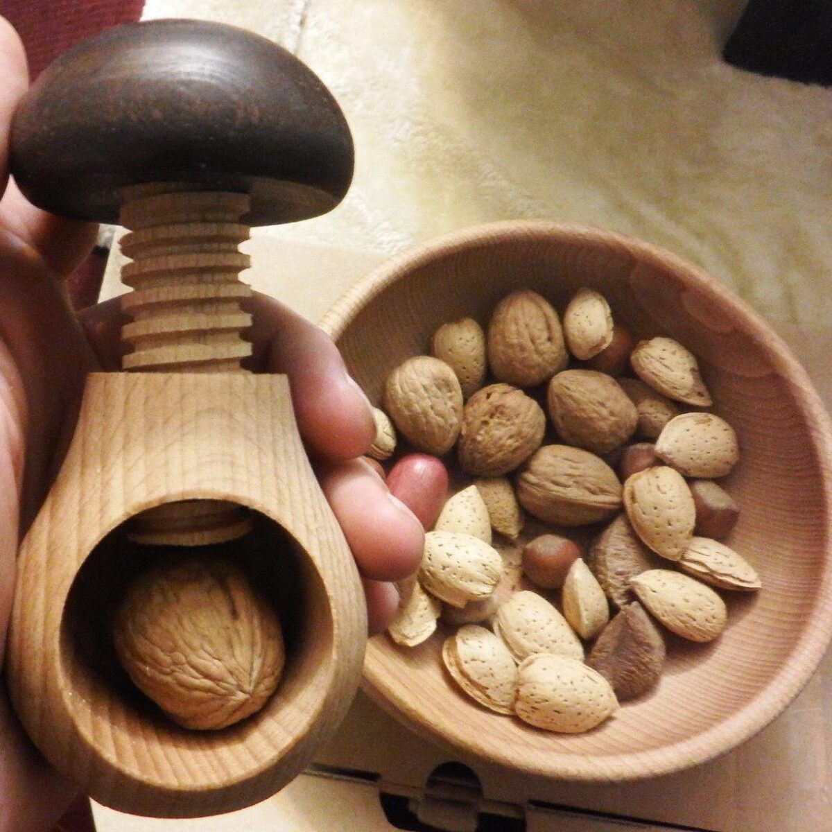 Wooden Creative Mushroom-Shaped Walnut Clip Red Black Green Mushroom Nut Wooden Clip Shell Opening Tool Japanese Multi-Function