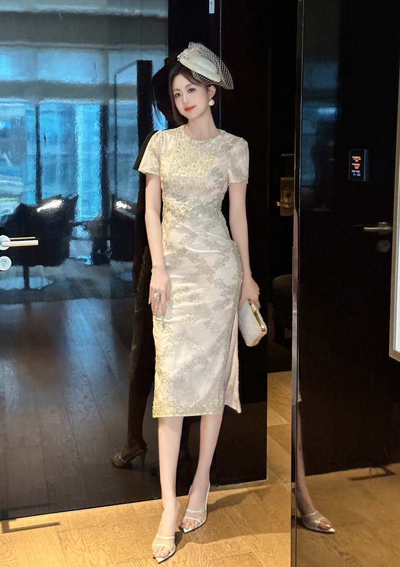 Đầm ôm body nữ ren hoa tay ngắn cổ tròn cao eo dáng dài trung niên phong cách sang trọng — [Vàng Champagne] chi tiết 8