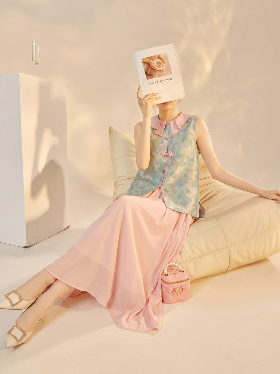Áo gile nữ họa tiết hoa cổ tròn phối cúc một hàng — Xanh lục lam