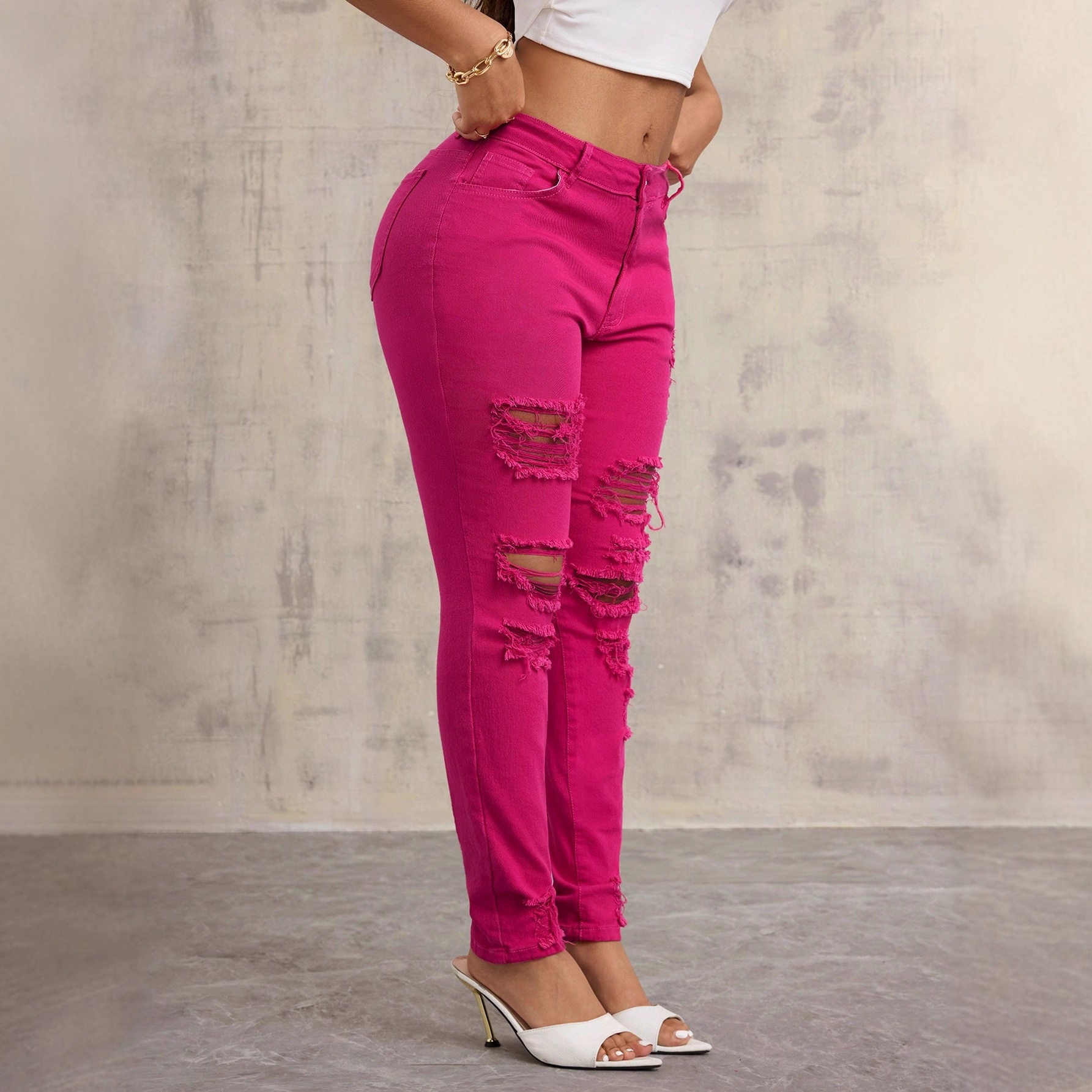 Slim Fit Ripped Jeans for Women Stretch Denim Tapered Leg Casual Style Wholesale Available bulk order