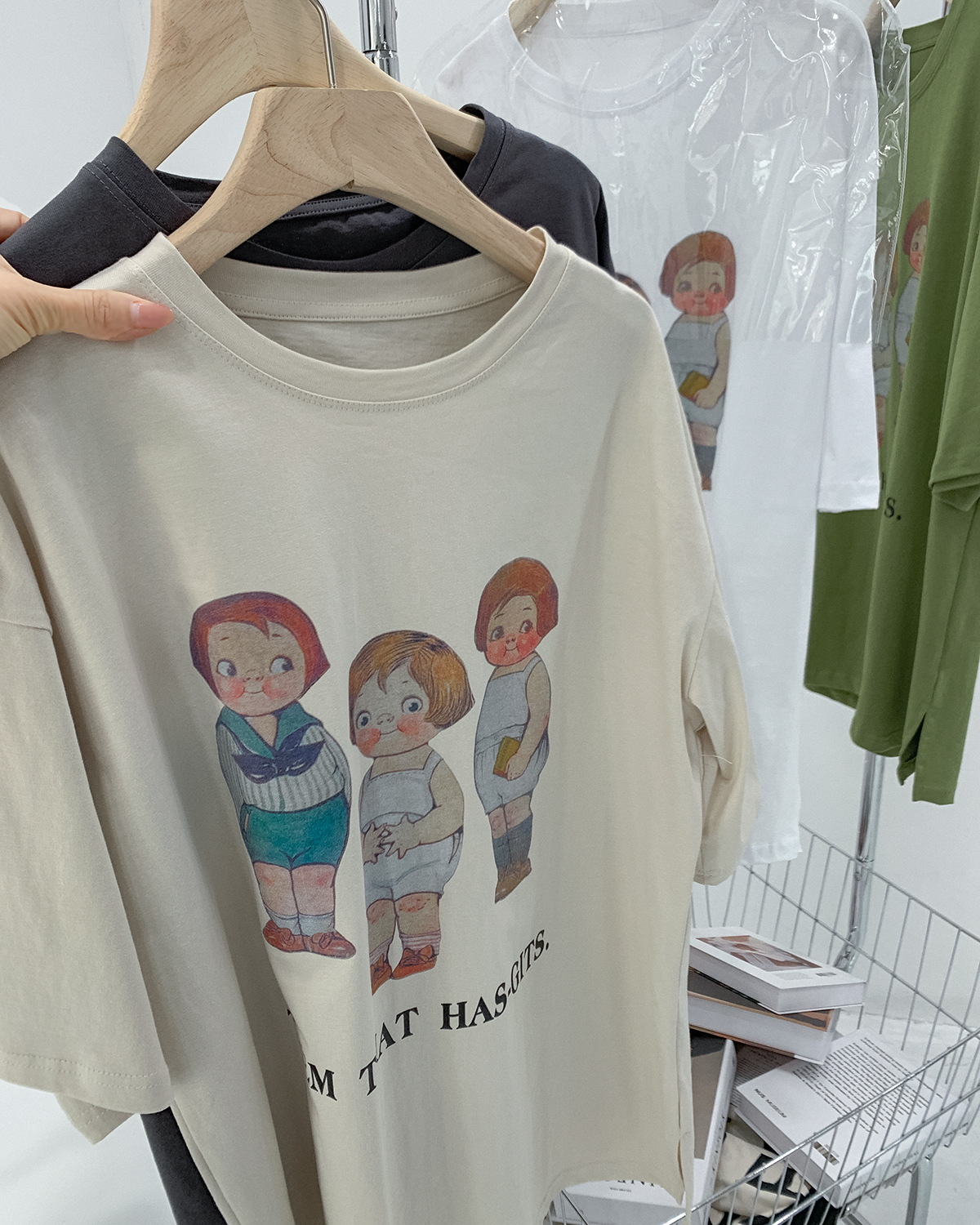 2022Summer Korea Tide Cards Three Children Men and women With Model Korean Short sleeve Loose Cotton Leisure Lovers T-shirt  2022夏韩国潮牌三个小朋友男女同款韩版短袖宽松棉质休闲情侣T恤 2022Summer Korea Tide Cards Three Children Men and women With Model Korean Short sleeve Loose Cotton Leisure Lovers T-shirt 