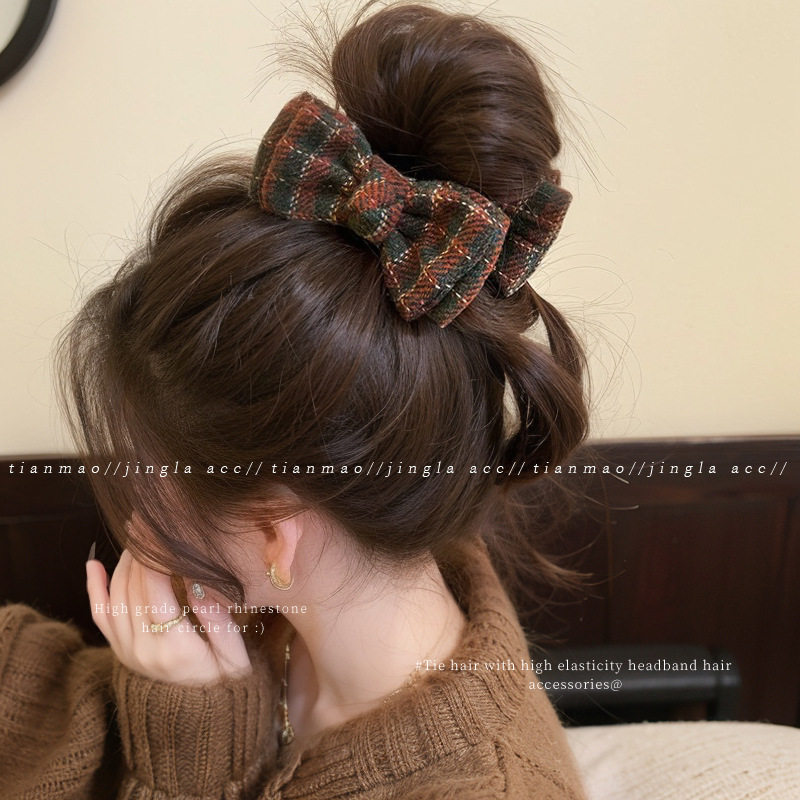 Autumn and Winter Bow Ball Head Clip for Women, High-End 2025 New Hair Clip, Shark Clip Headwear on the Back of the Head