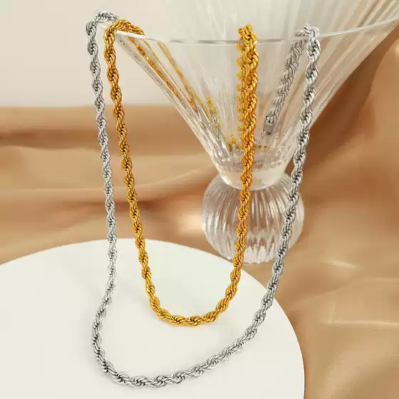 European and American style light luxury atmospheric twist necklace women's trendy niche high-end design clavicle chain accessories wholesale