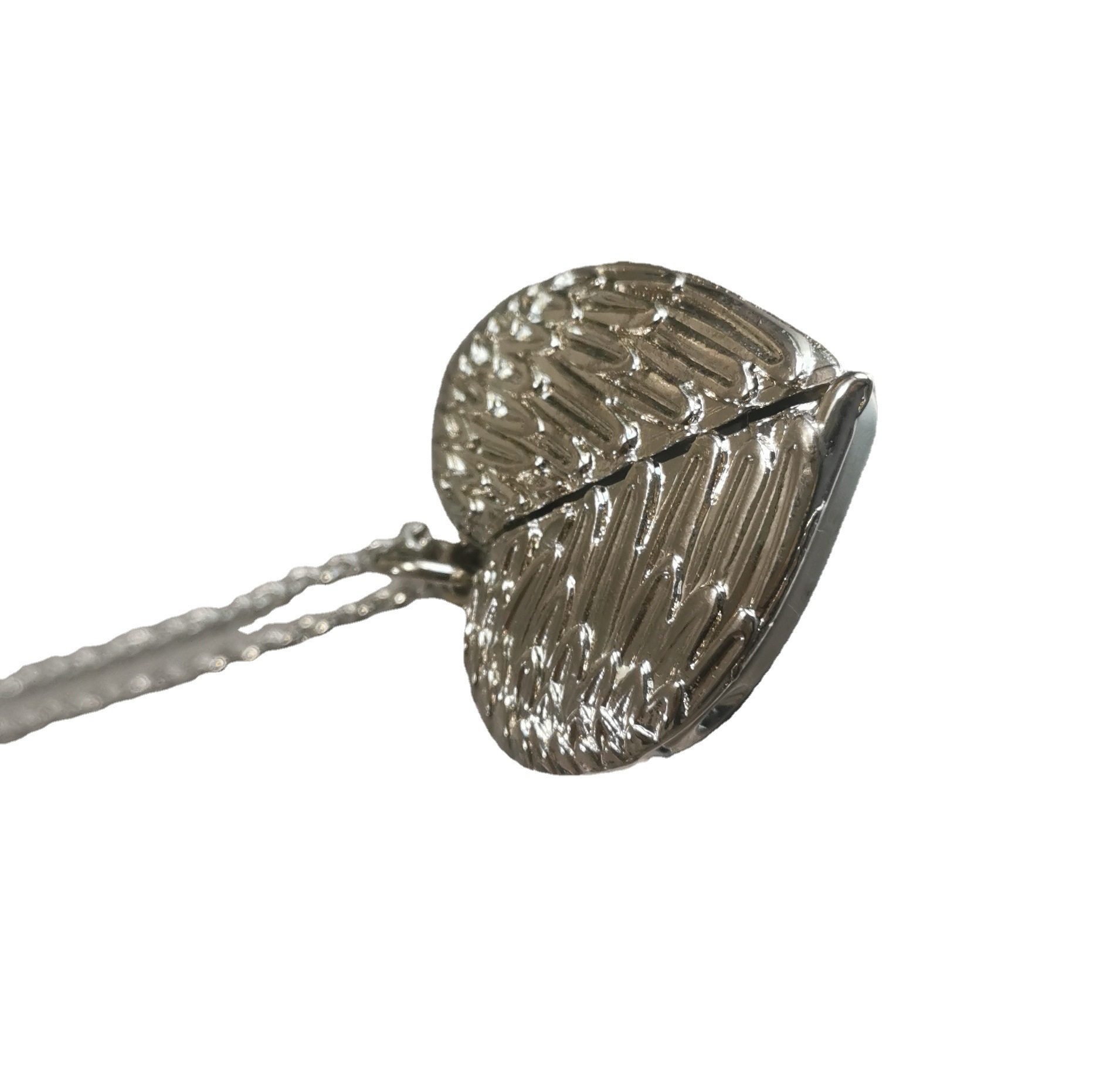 Cross-border supply Amazon European and American jewelry Valentine's Day necklace angel wings couple heart-shaped pendant wholesale