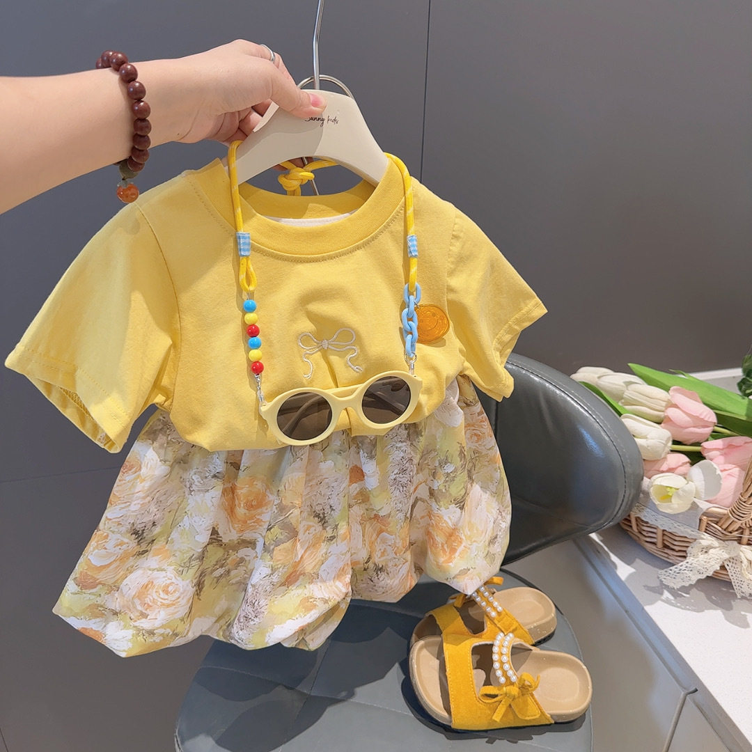 Girls' Summer Two-Piece Set, New Baby Girl Embroidered Cotton T-Shirt & Floral Oil Painting Bud Shorts Outfit